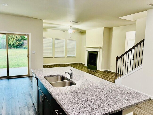 Building Photo - 4829 Dufour Dr