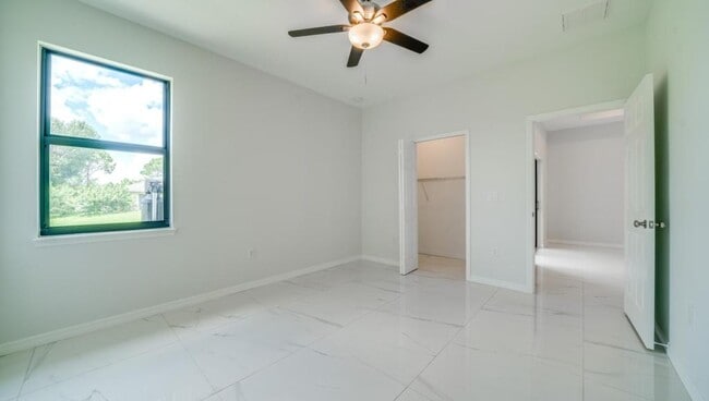 Building Photo - 4864 Golfview Blvd