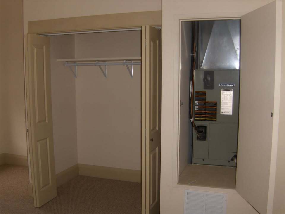 Building Photo - 2215 Market St