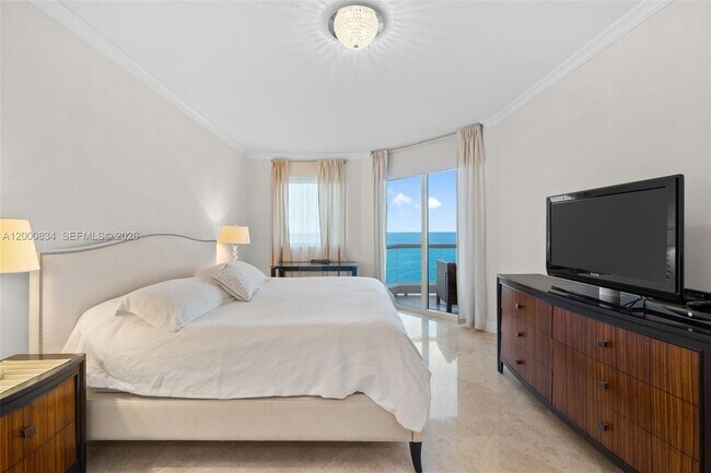 Building Photo - 17875 Collins Ave
