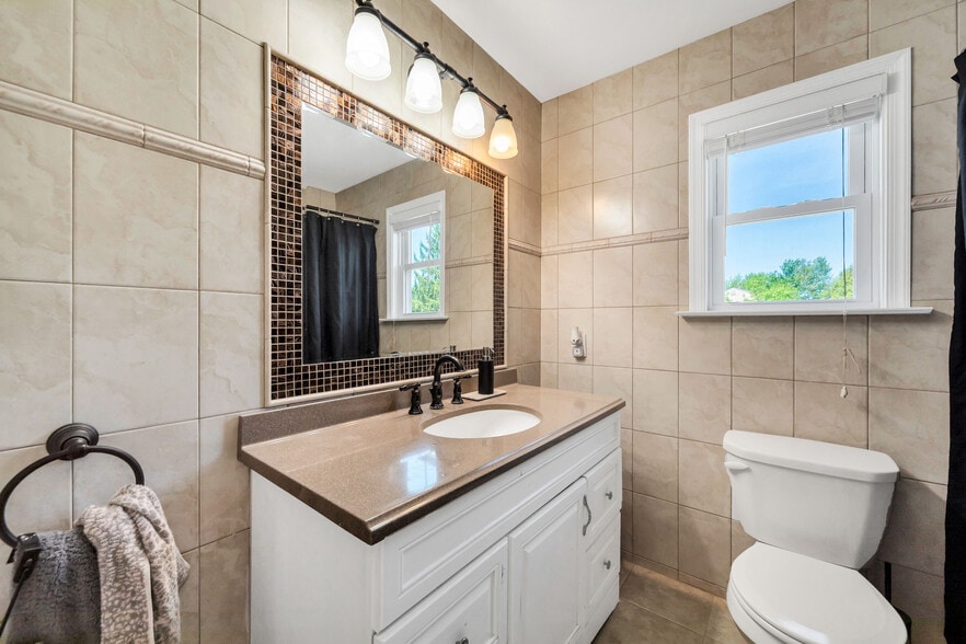 Master bathroom - 37 Curry Ln