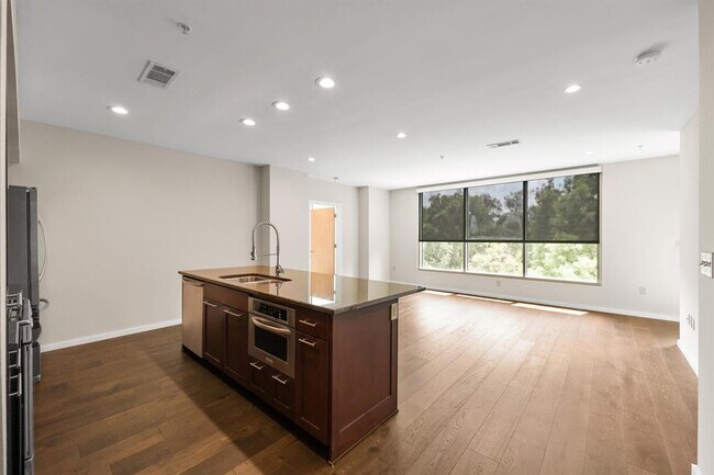 Building Photo - 1600 Barton Springs Rd