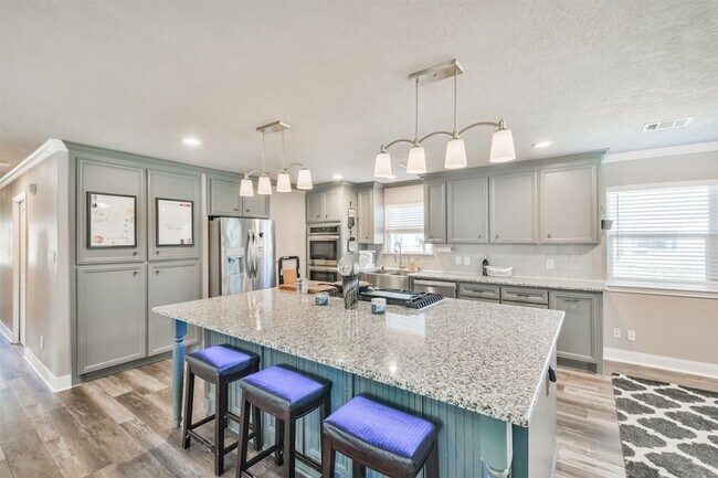 Building Photo - 24237 Creekwood Dr