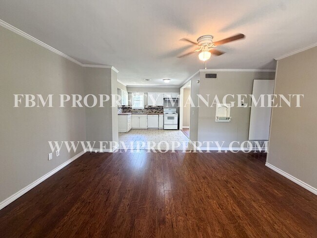 Building Photo - 3015 Winfield Dr