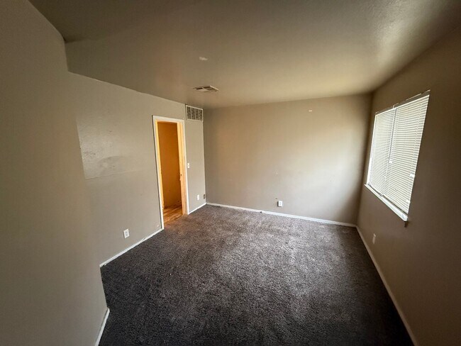 Building Photo - For lease! 1 bed, 1 bath condo