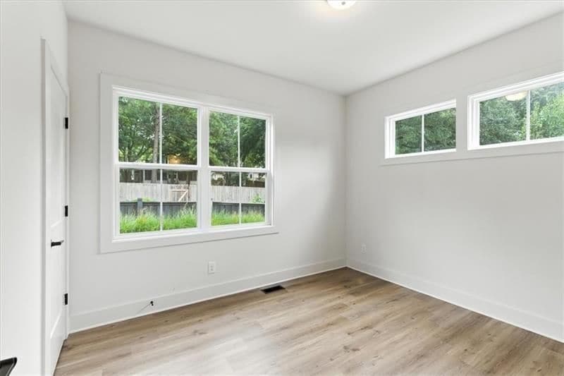 Building Photo - 170 Color Cir