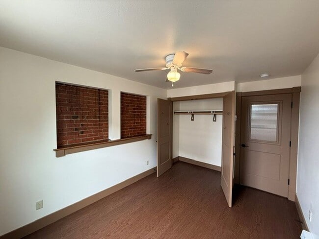 Building Photo - 375 Park Ave
