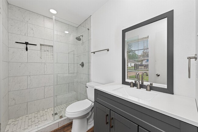 Building Photo - 23567 Pine Forest Dr