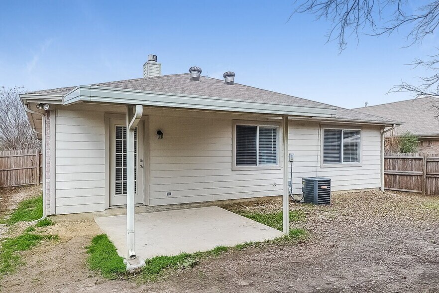 Building Photo - 10233 Tustin Terrace