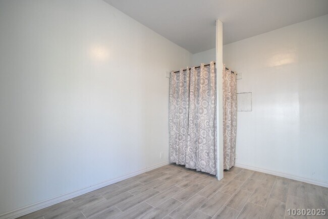 Building Photo - West Side Paradise – Downstairs 1-Bedroom,...