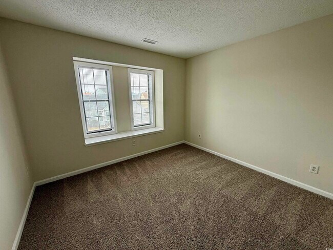 Building Photo - 911 Charles St