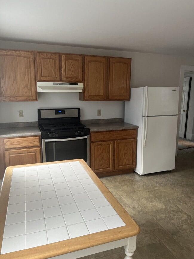 Building Photo - Newly renovated first Floor 1-Bedroom Apar...