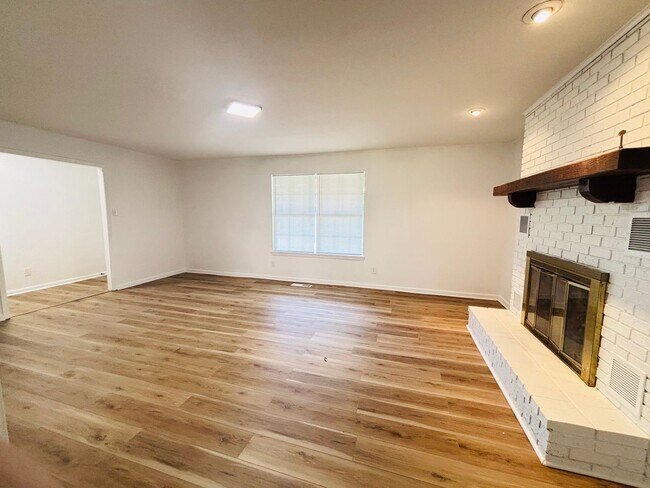 Building Photo - 12403 Dreher Rd