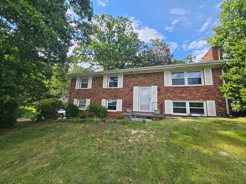 Building Photo - 1725 S Forest Dr