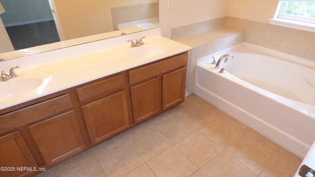 Building Photo - 8702 Ribbon Falls Ln