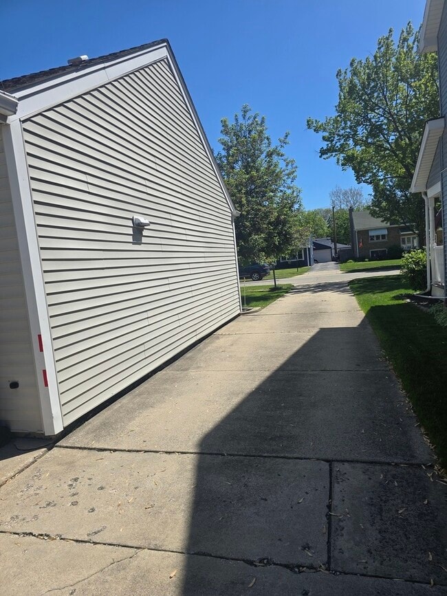 Building Photo - 1436 Beach Ave