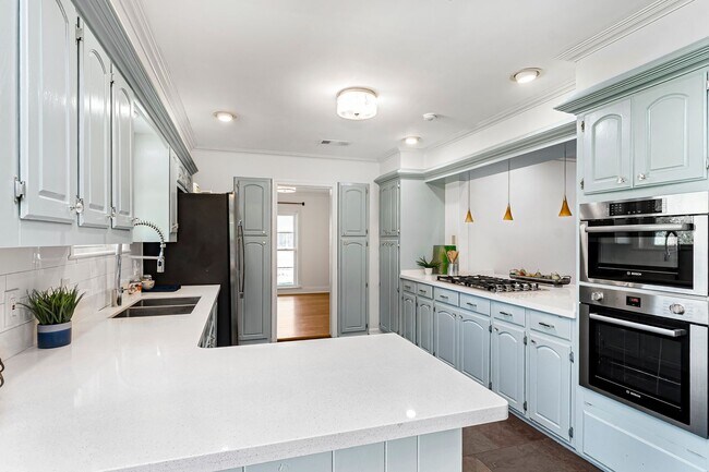 Building Photo - 4204 Pine Park Dr