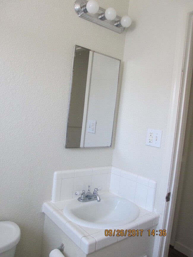 Building Photo - GIL560