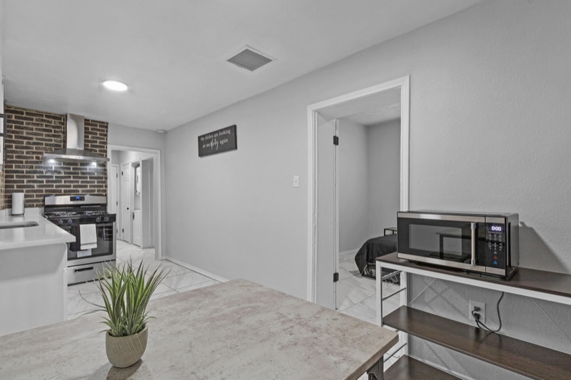Building Photo - 4012 Tularosa Ave