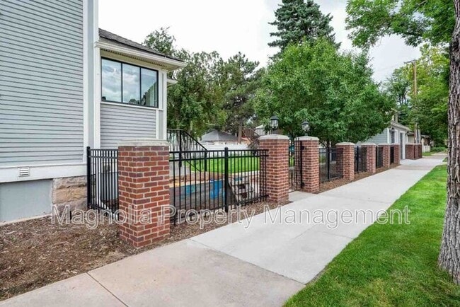 Building Photo - 1532 N Nevada Ave