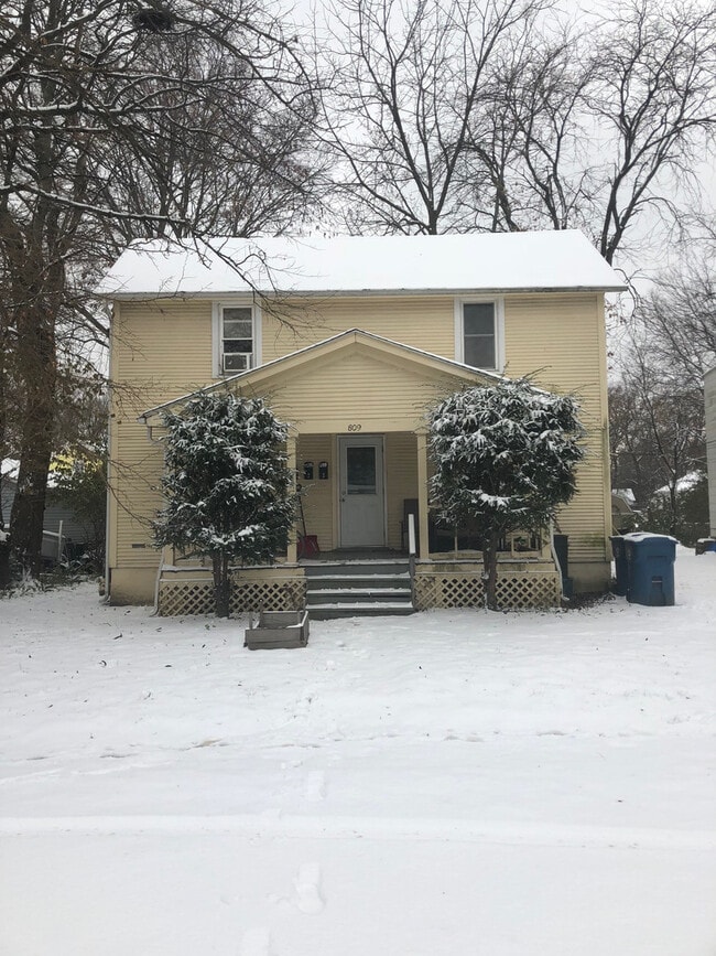 Primary Photo - 809 E High St