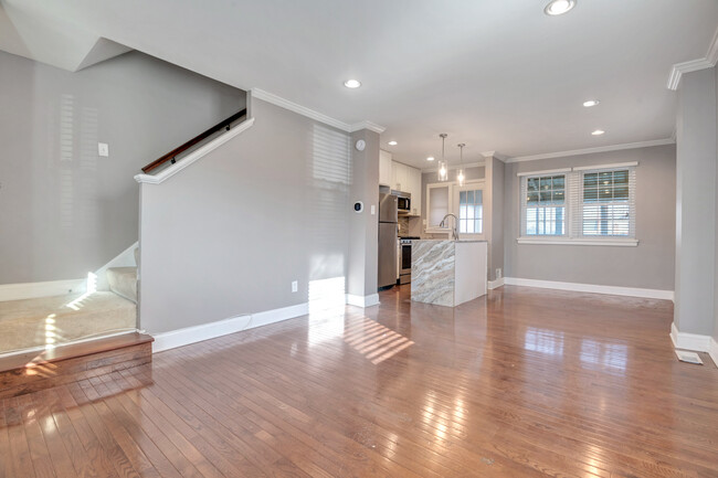 Building Photo - Charming 2 Bedroom Home in Washington DC Ã...