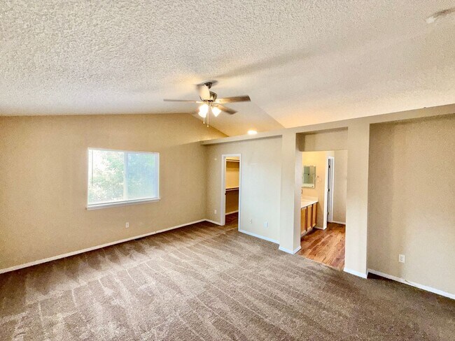 Building Photo - 6050 Emma Ln
