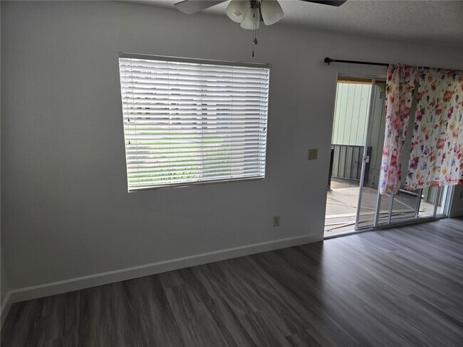 Building Photo - 2612 Avenida Del Vista