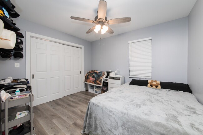 Building Photo - 4055 Prairie Ave