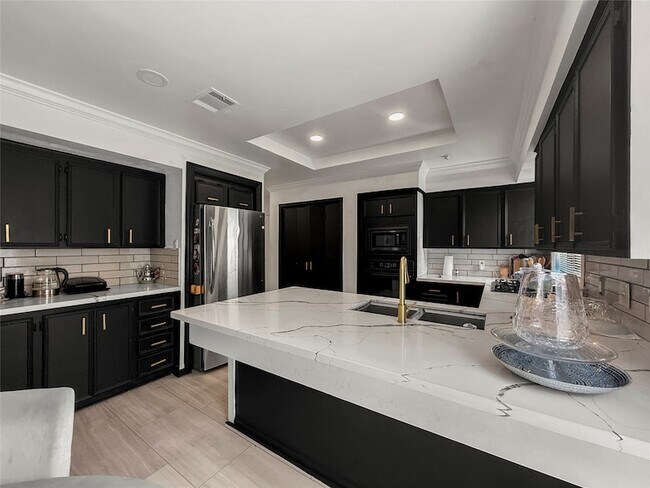 Building Photo - 2358 Binley Dr