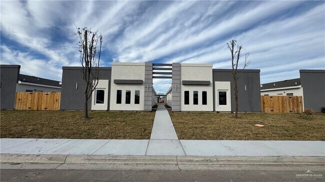 Building Photo - 19 E Walnut Ave