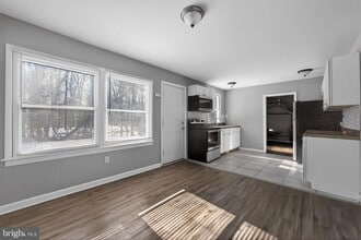 Building Photo - 17 Bonnie Ln