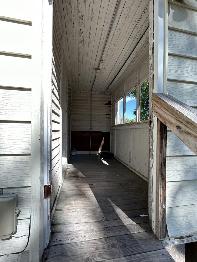 Building Photo - 1113 Vermont St