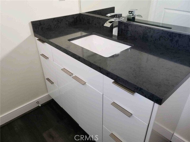 Building Photo - 2651 S Hobart Blvd