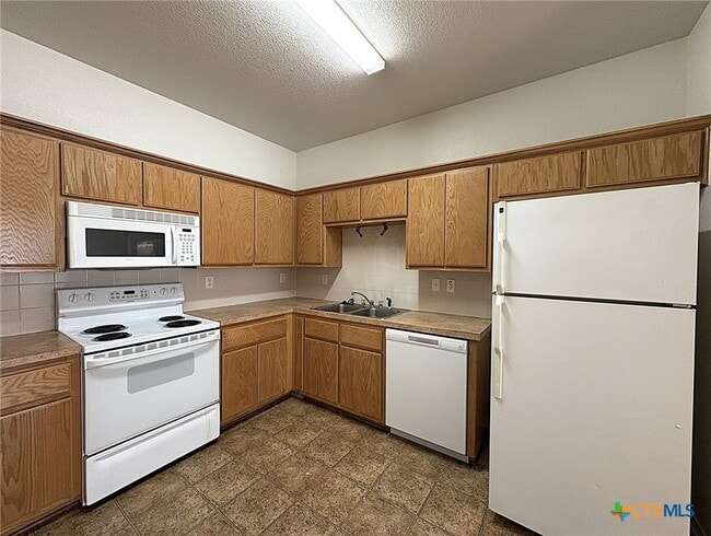 Building Photo - 2706 Ashley Dr