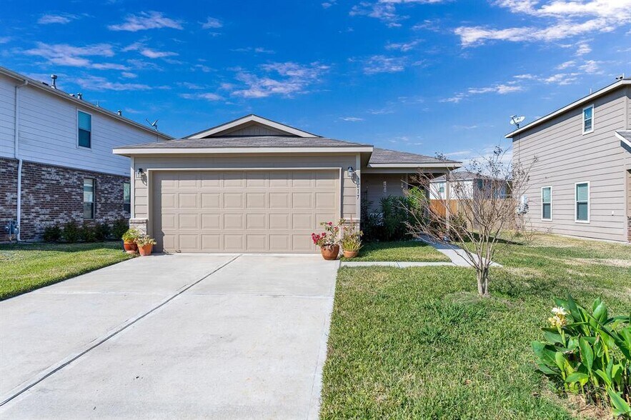 Building Photo - 1617 Perennial Ln