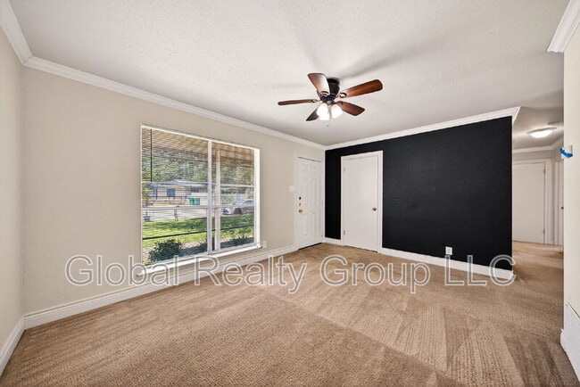 Building Photo - 517 Oak Dr
