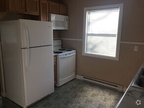 Building Photo - $1000 - 2 Bedroom 1 Bath Duplex - Newly Re...