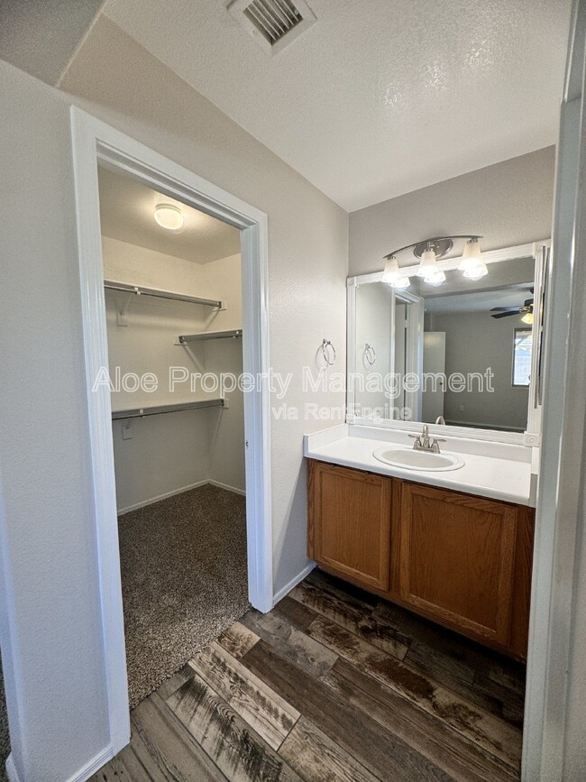 Building Photo - 9138 W Ross Ave
