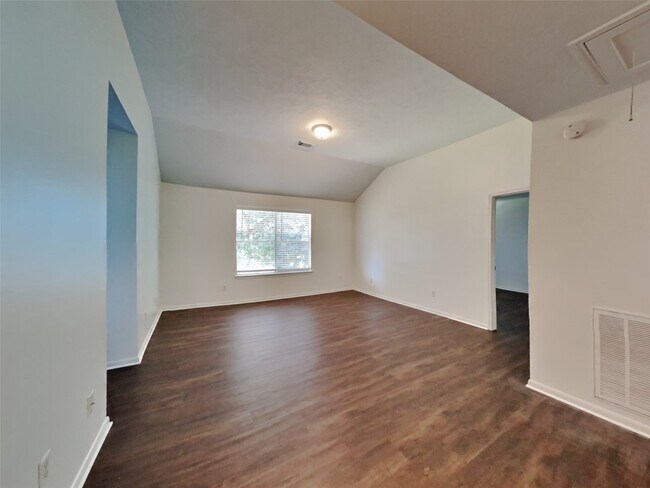 Building Photo - 622 Oak Hill Dr