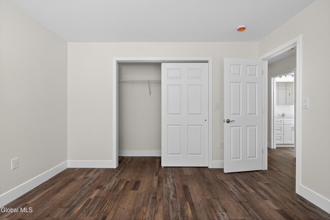 Building Photo - 6 Arrow St