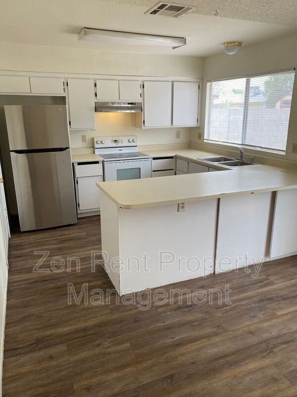 Building Photo - 5233 W Altadena Ave