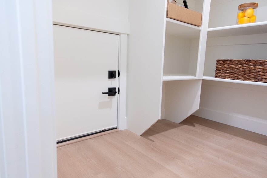 Building Photo - 1802 Drake Ln