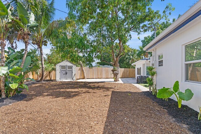 Building Photo - 1517 NW 12th Ave