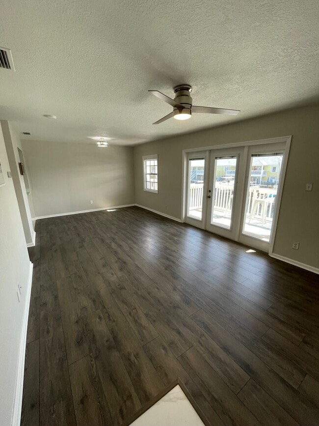 Building Photo - 5092 Beach Dr SE