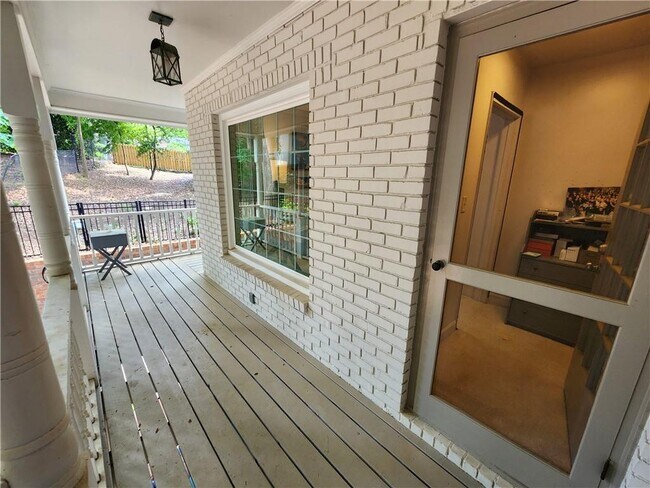 Building Photo - 943 Barton Woods Rd NE