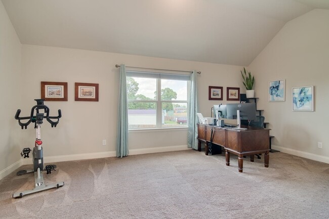 Building Photo - Available NOW MUST  see in McCoy's Creek
