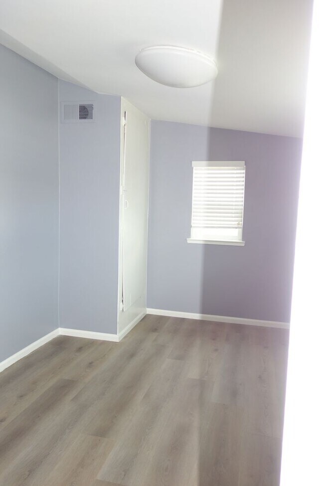 Building Photo - Cute Country Living!