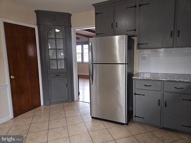 Building Photo - 56 Chapman Ave