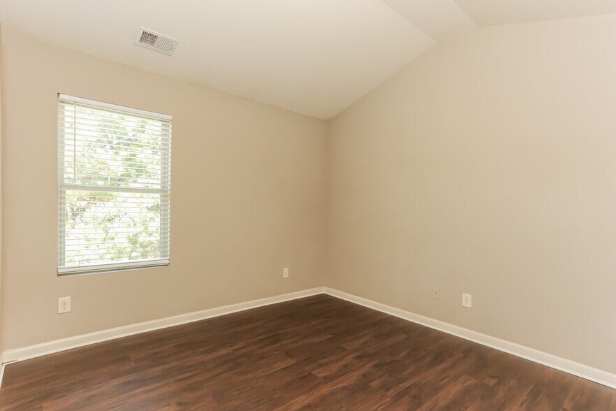 Building Photo - 3512 Sandy Bank Dr